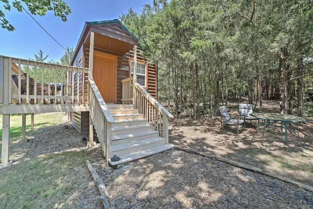 Near Shopping & Museums: Quiet Branson Cabin