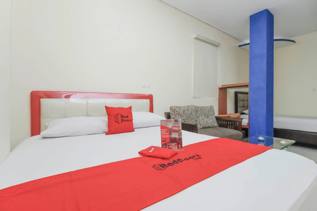 RedDoorz Plus @ Jalan Pemuda Jakarta - Chambres