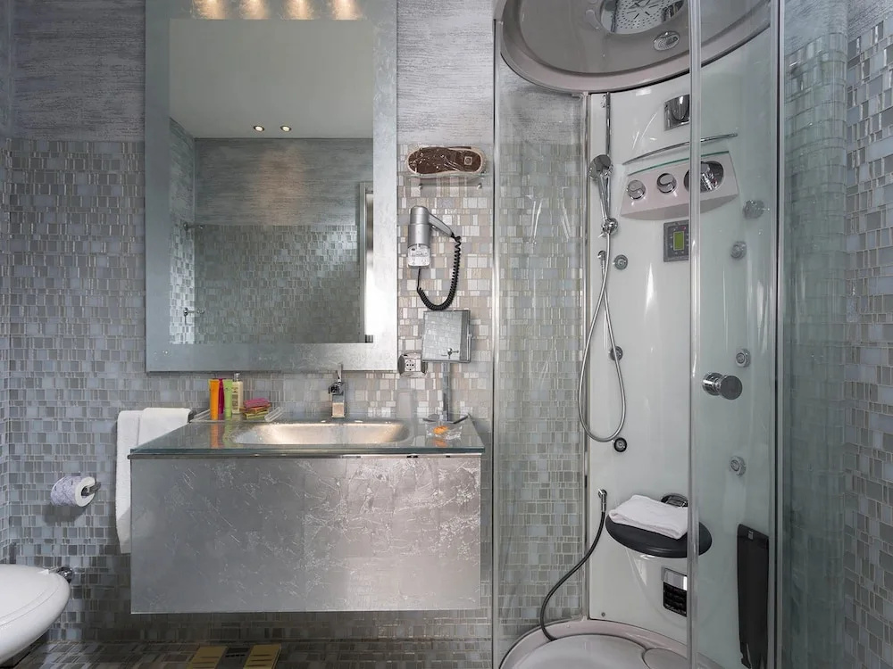 2 Bedrooms Luxury Suite with sea view