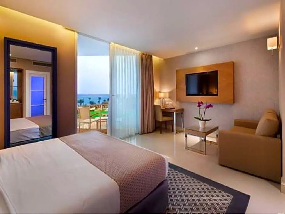 Deluxe Double room with balcony and with sea view (full double bed)