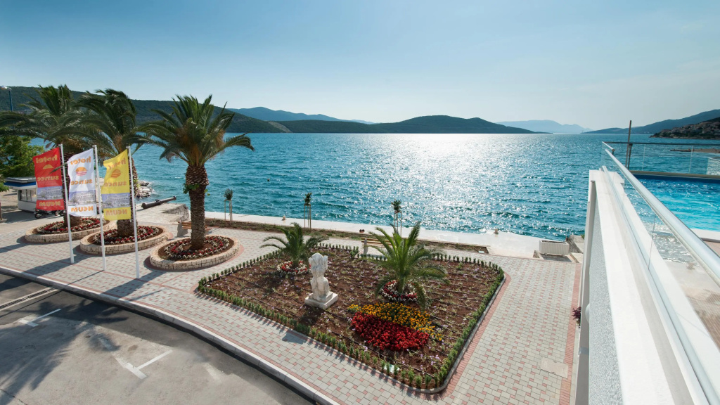 Beach & Waterfront