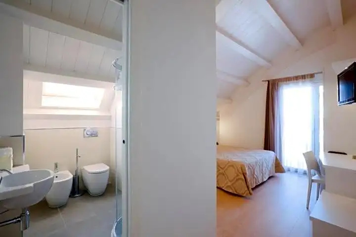 Junior Suite with partial sea view