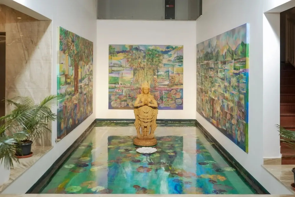 Lobby & Reception