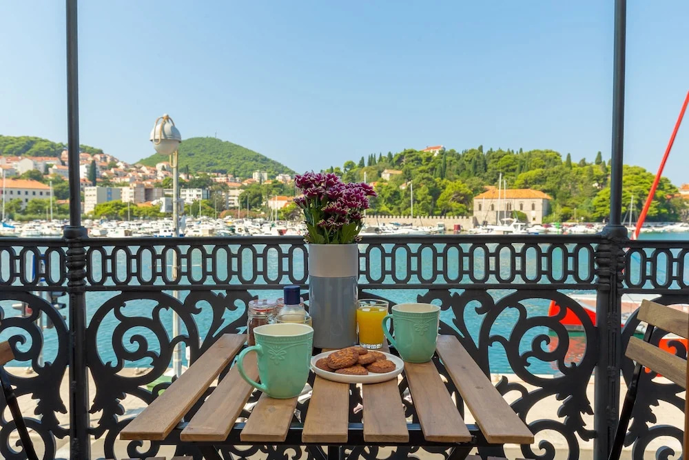Standard Double room with balcony and with sea view (full double bed)