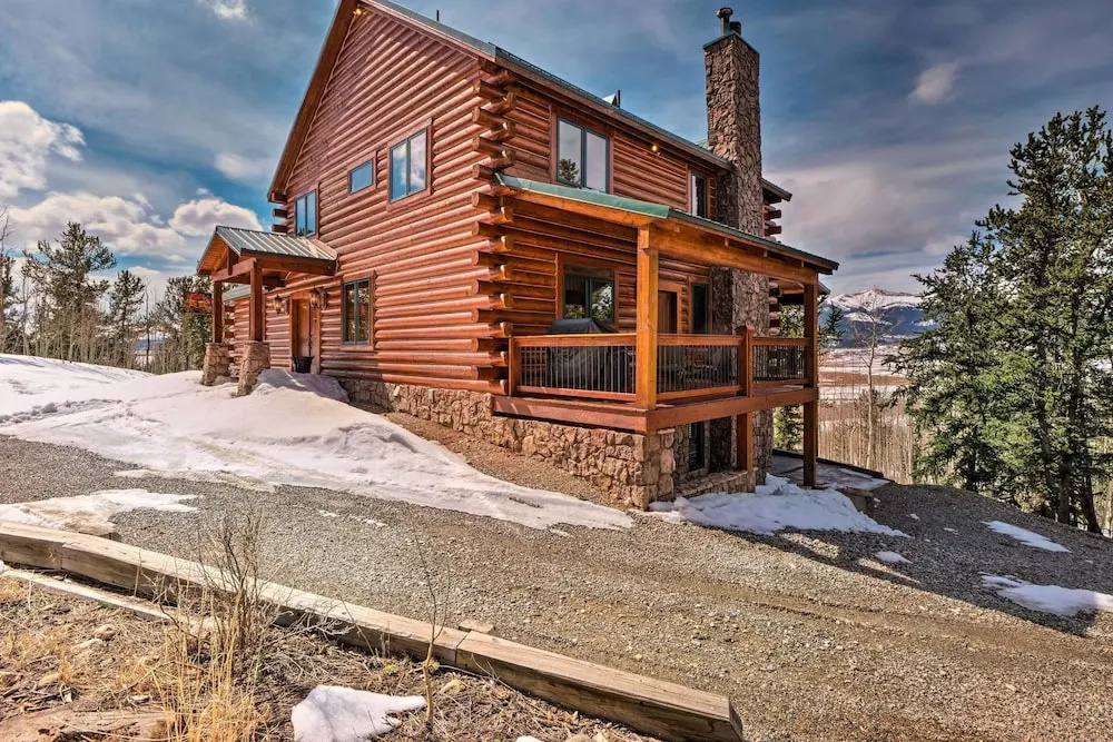 Luxury , Views, Hot Tub & Chef Kitchen 4 Bedroom Home by RedAwning