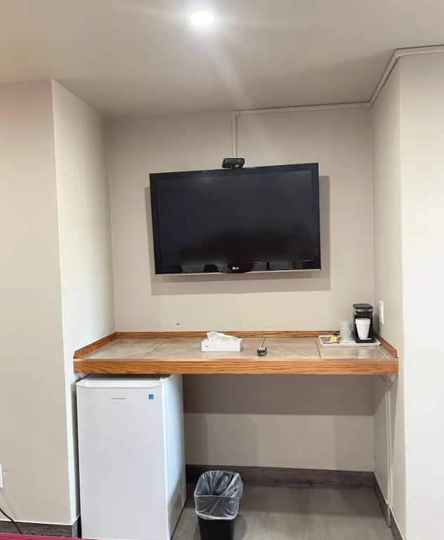 Standard Double room with balcony (full double bed)