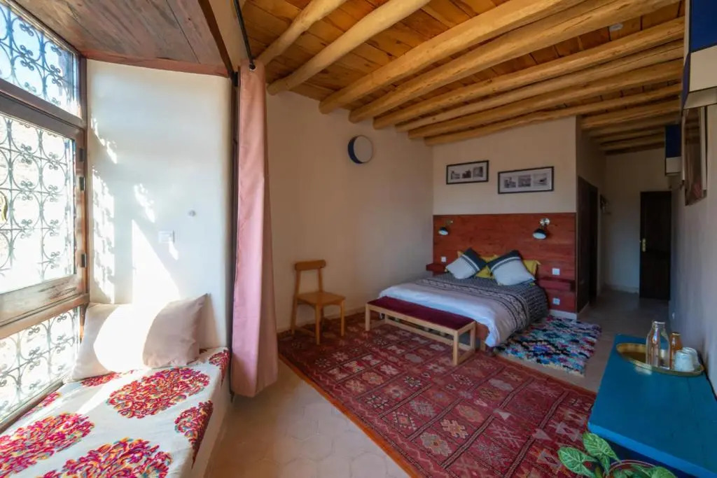 標準雙人房，設有露台及大床