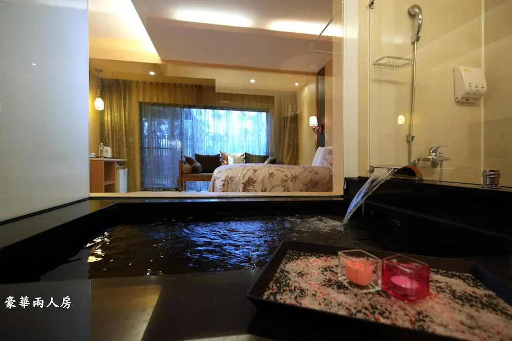 Deluxe Double room (full double bed)