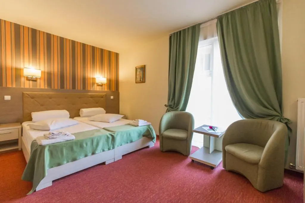 Double room (full double bed)