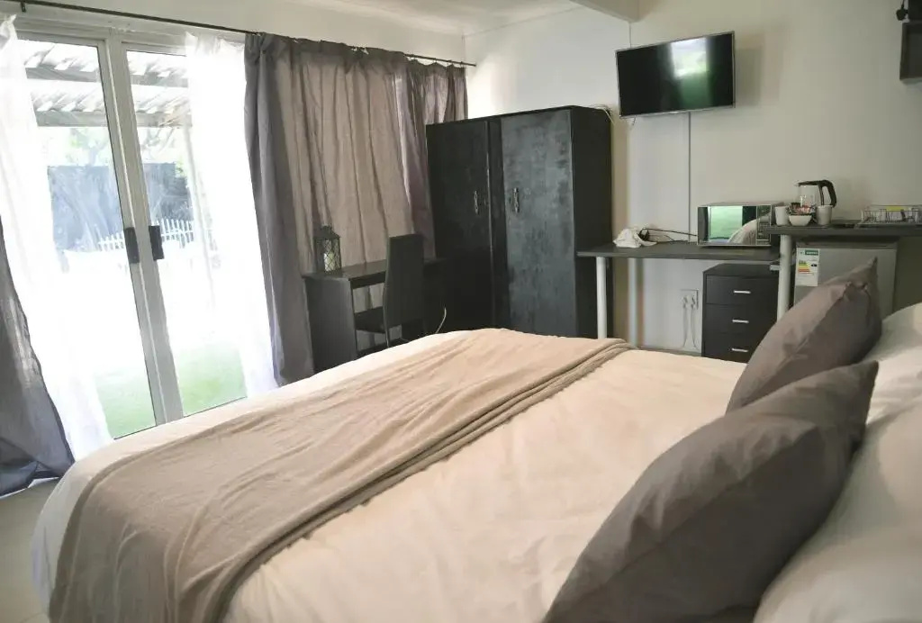 Deluxe Studio