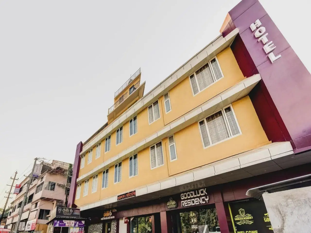 OYO 14174 Good Luck Residency Hotel