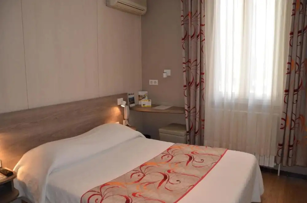 BRIT HOTEL Confort Le Revest Sainte Maxime - Chambres