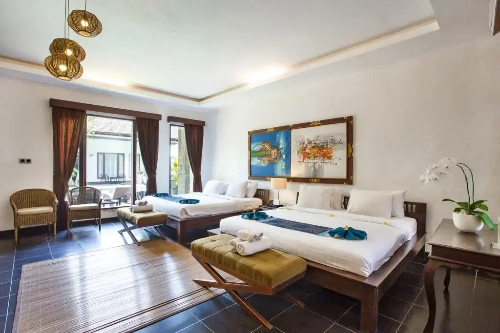 Deluxe room with pool view