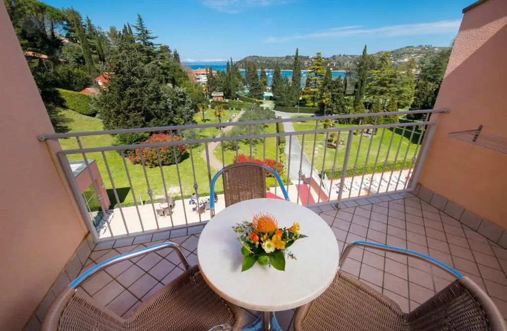 Superior Double room with balcony and with sea view (full double bed)