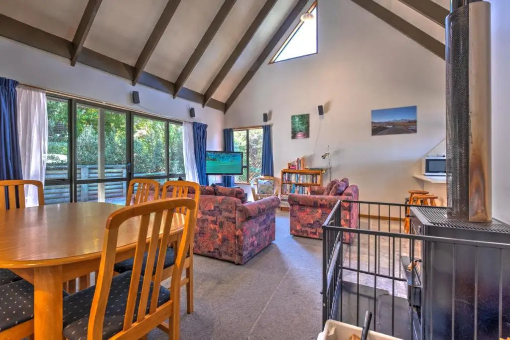 18b Alpine Avenue
