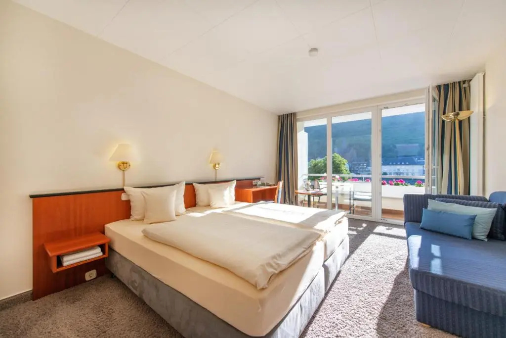 Standard Double room with balcony (full double bed)