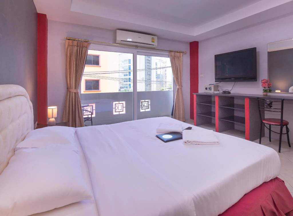 Отель Robin’s Nest Guesthouse & Restaurant в Паттайе