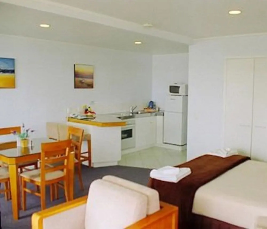 一臥室五重套房，帶有海景