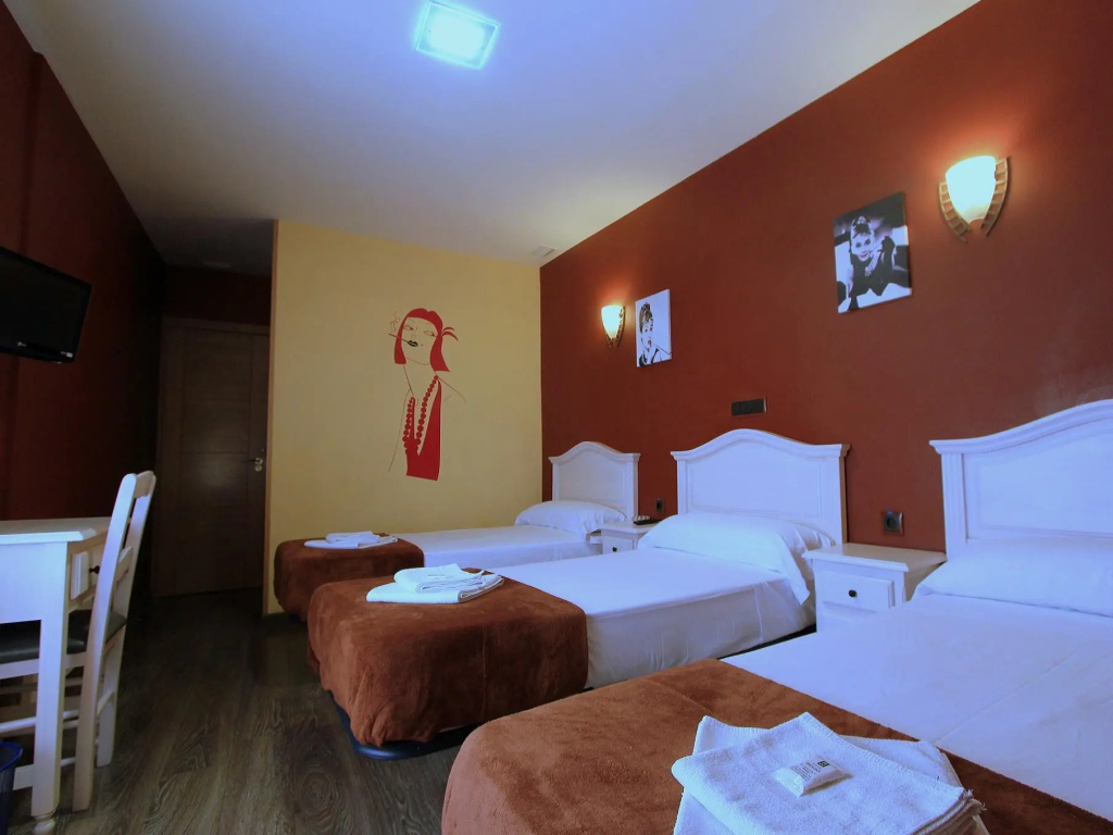 Standard Triple room