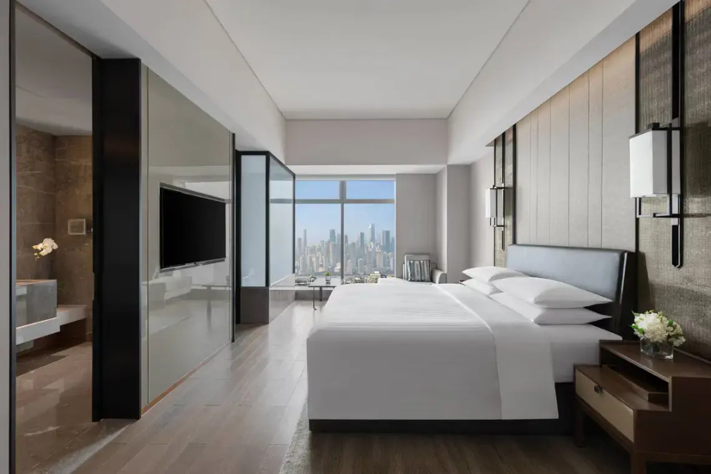 Standard Double room with city view (full double bed)