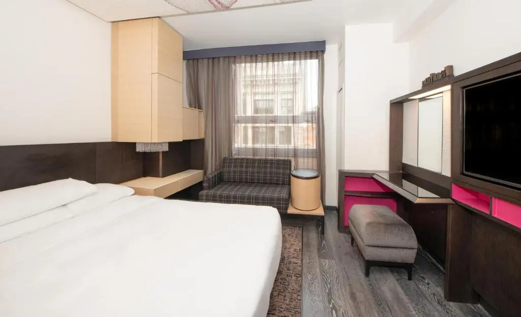 Double room with city view, king size bed, full double bed room photo 1