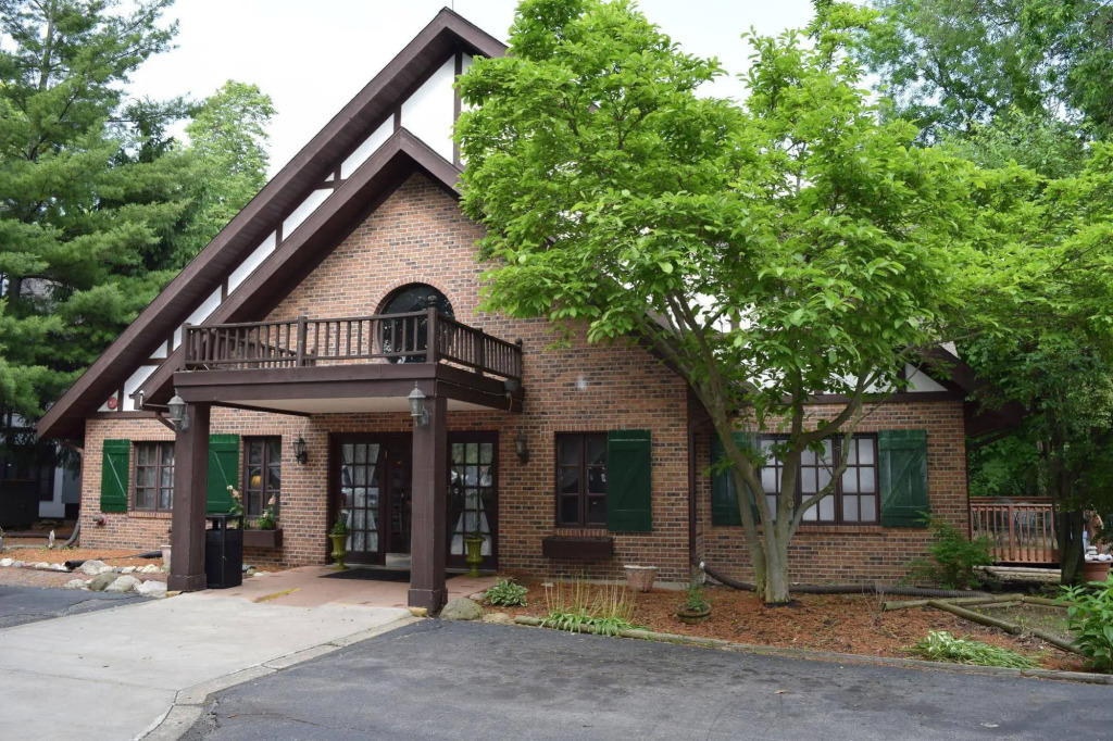 Spring house. красивый домик. Spring house. Spring house. красивый дом весной.