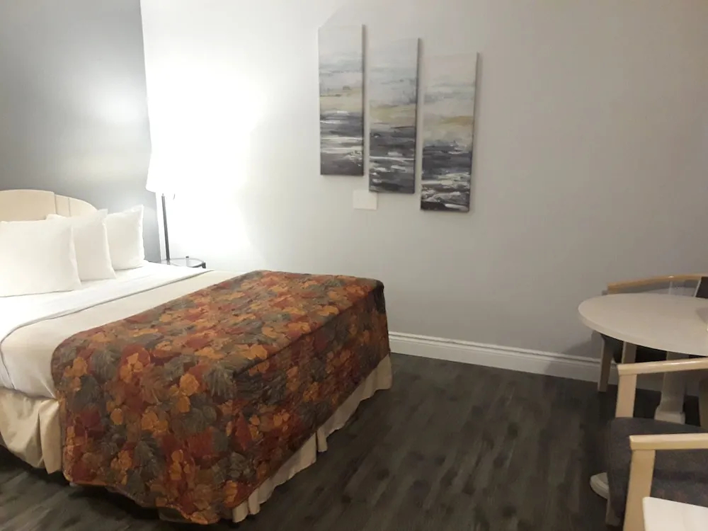 Econo Lodge - фото 7