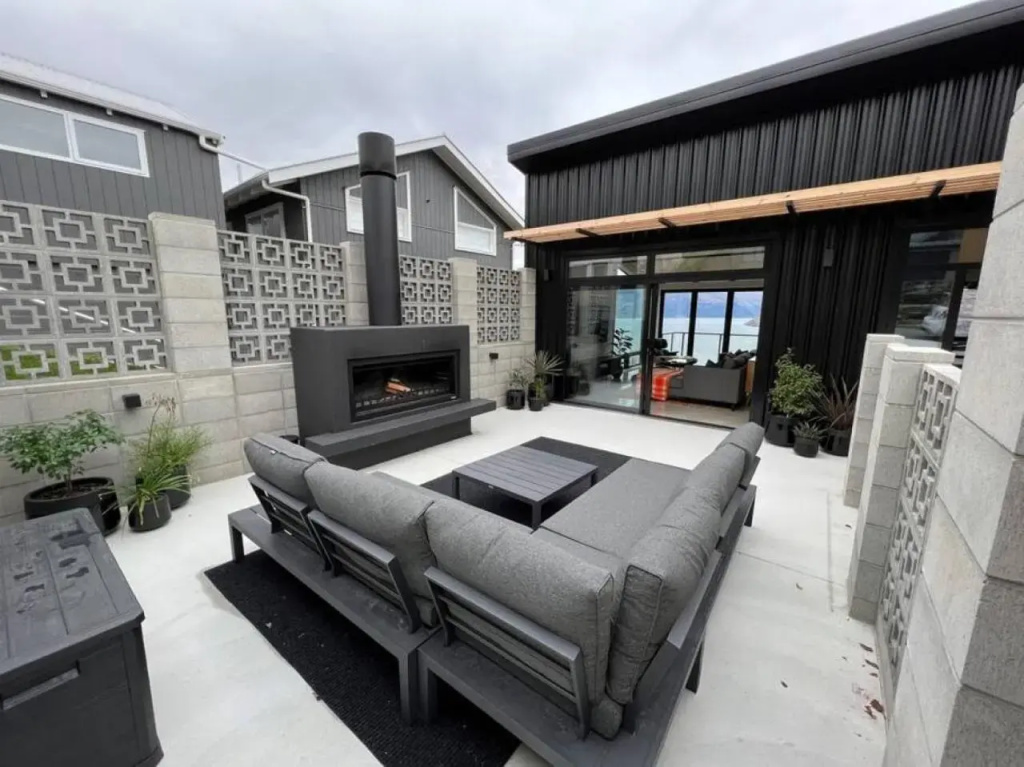 Lake and Mountain View 2 Bedroom House