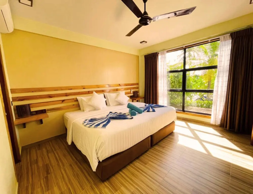 Deluxe Double room beachfront (full double bed)