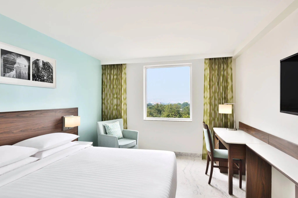 Executive Double room with city view (full double bed)