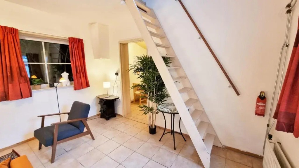 ONO28 Romantic holiday home with large garden