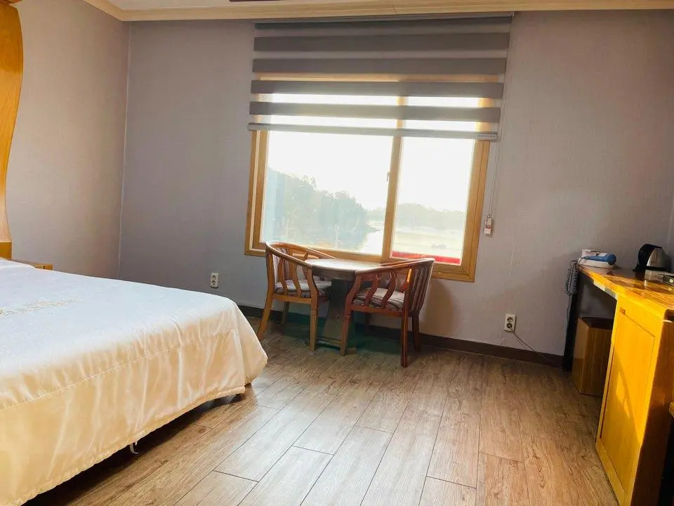 Deluxe Double room with ocean view (full double bed)