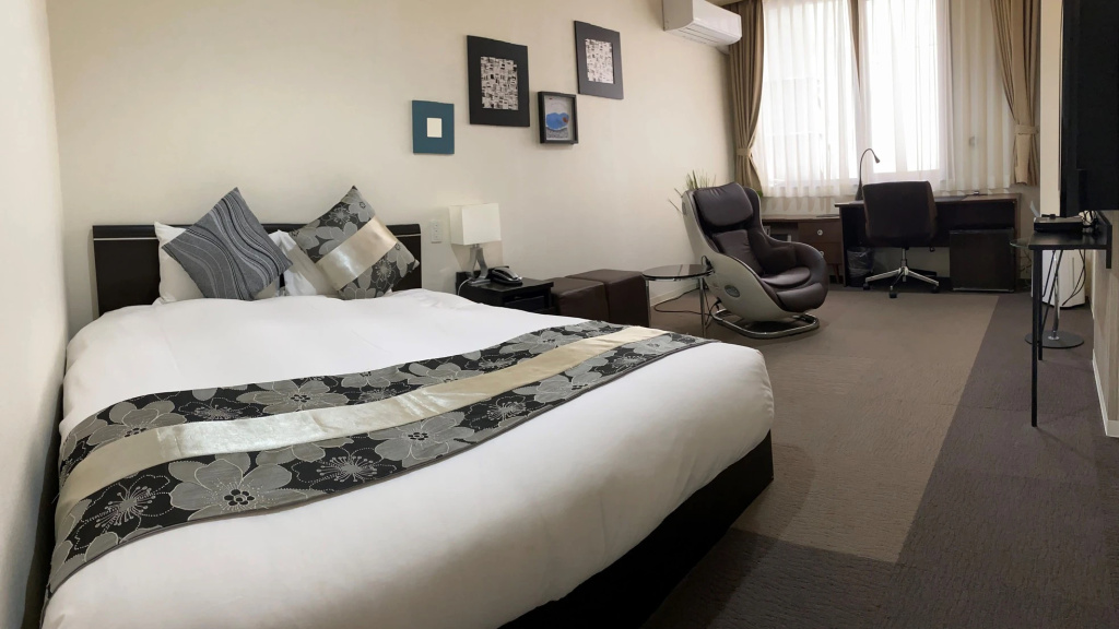Grand room