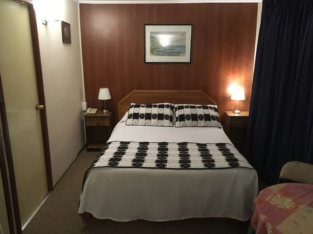 Double Suite (full double bed)
