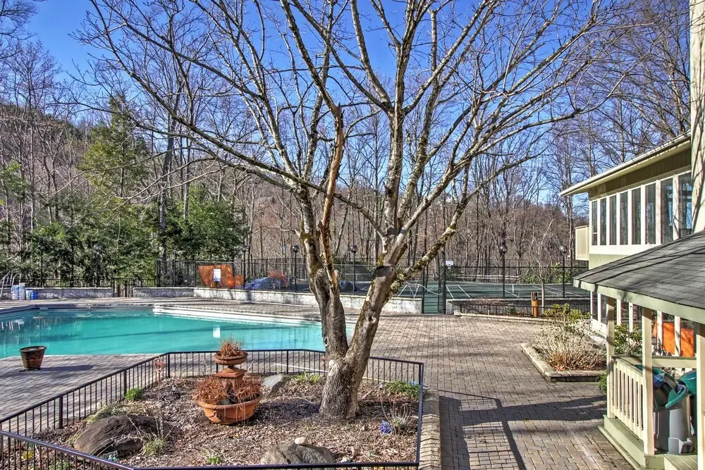 Gatlinburg Cabin Rental: 3 Mi to Downtown