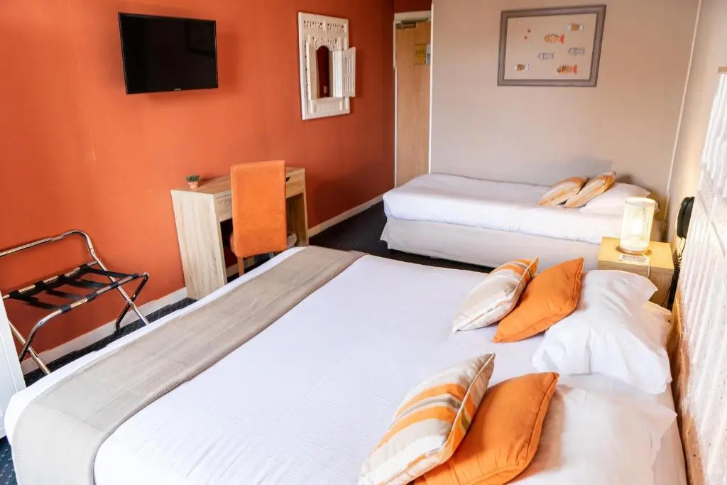 Standard Triple room