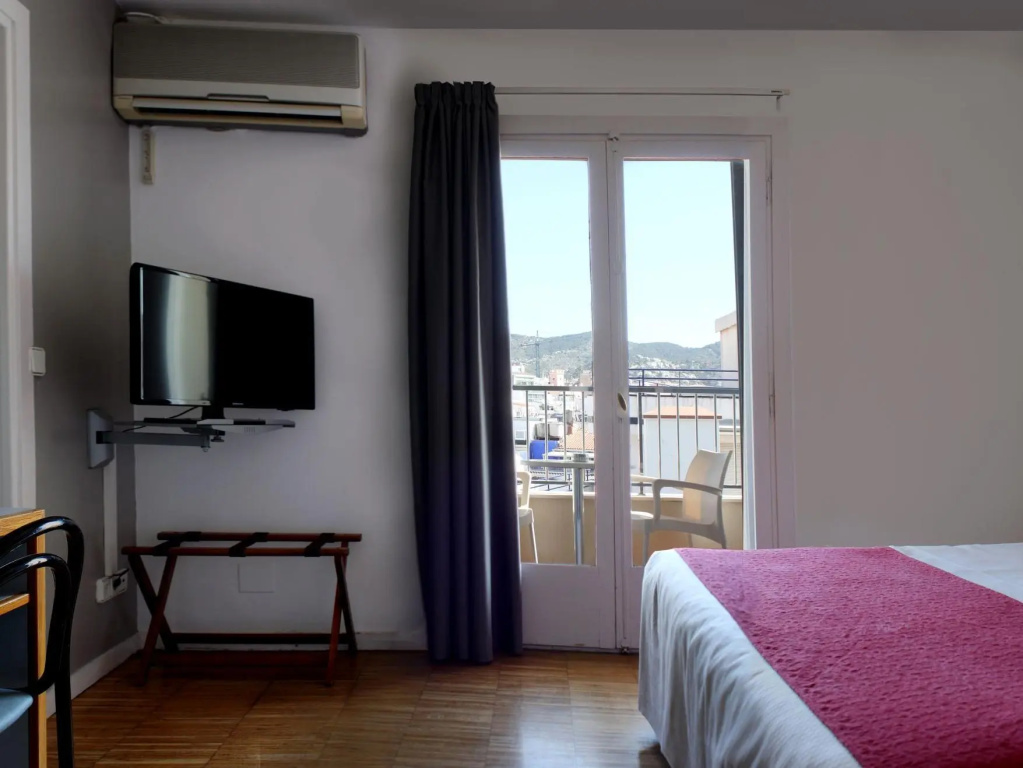 Double room with balcony (full double bed)