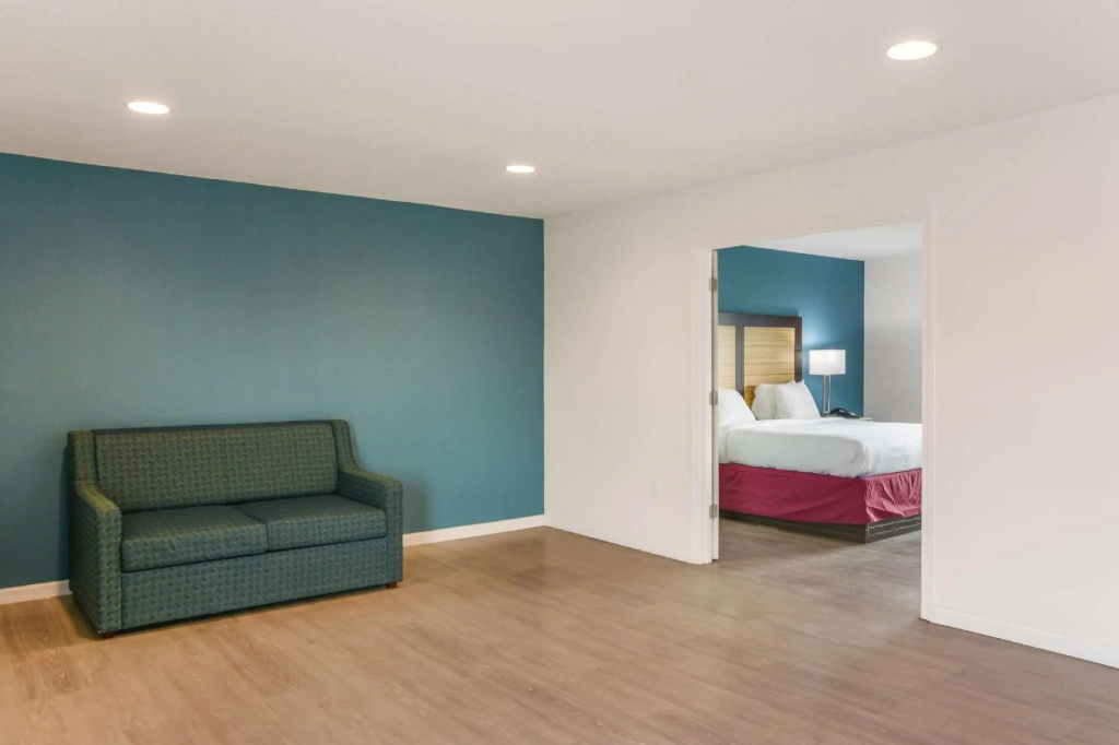 Double Suite (full double bed)