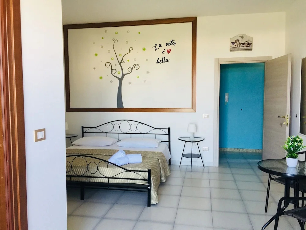 Classic Double room with balcony and with sea view (full double bed)