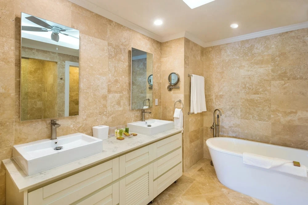 3 Bedrooms Luxury Suite with ocean view