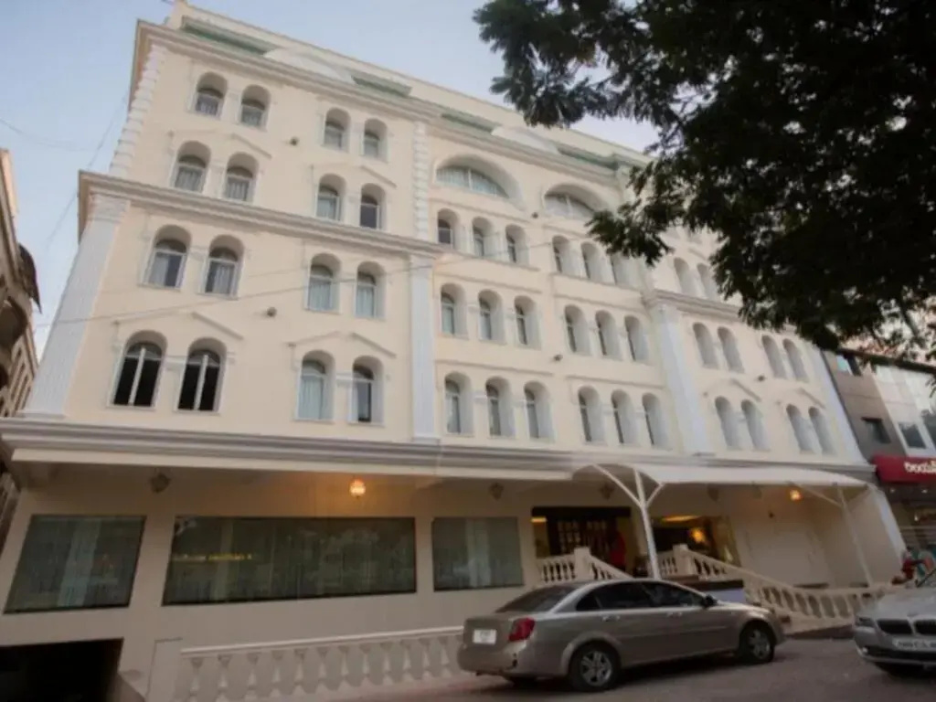 Royal Reve Hotel