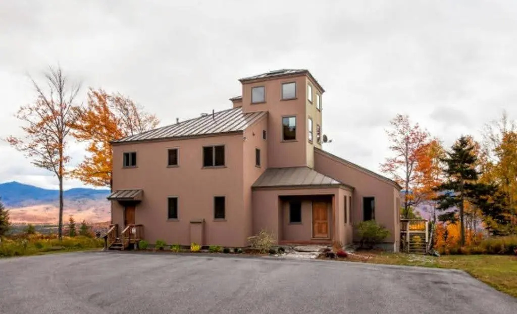 NEW!! Stunning home with breathtaking views, outdoor cedar sauna, great location!