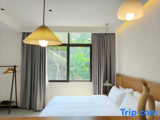 Double Suite with garden view (full double bed)