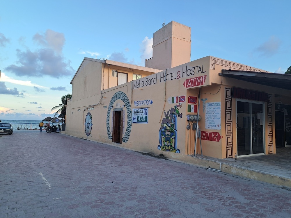 Maha Sand Suites Hotel & Hostel