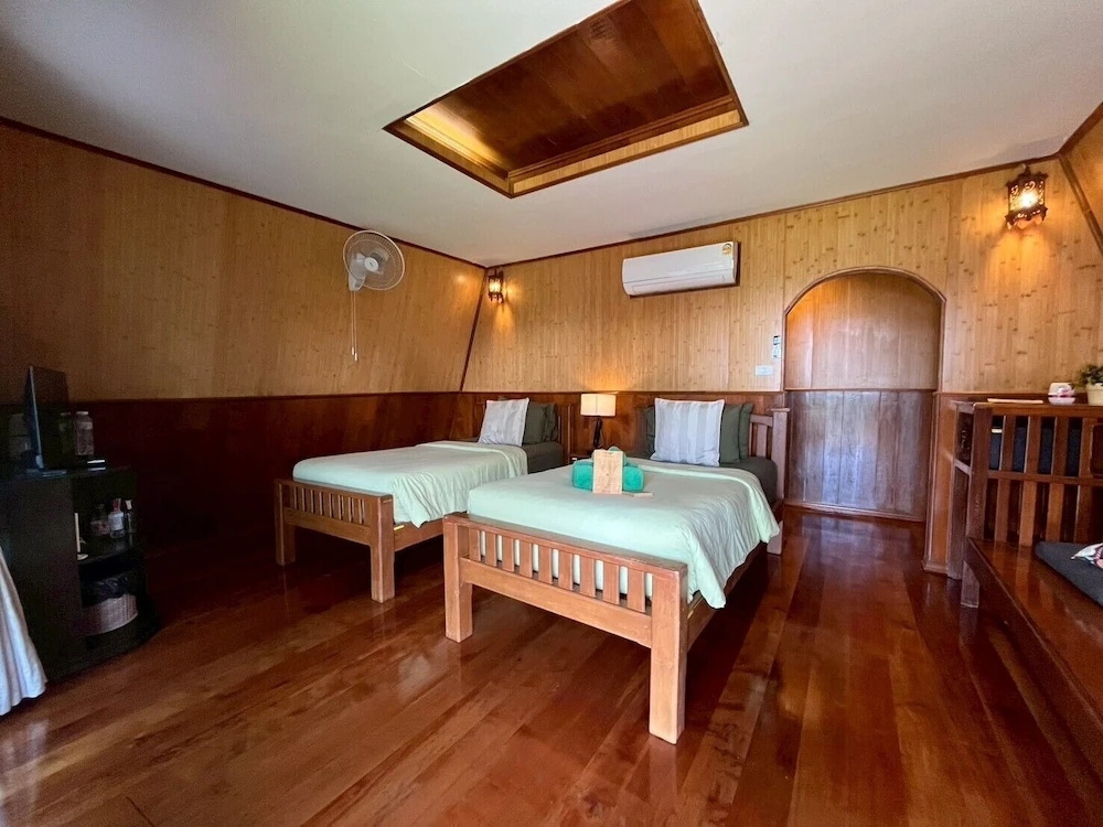 Standard Double room with balcony and with partial sea view (twin beds)