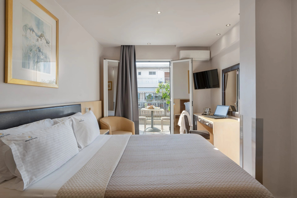 Executive Double room with balcony (full double bed)