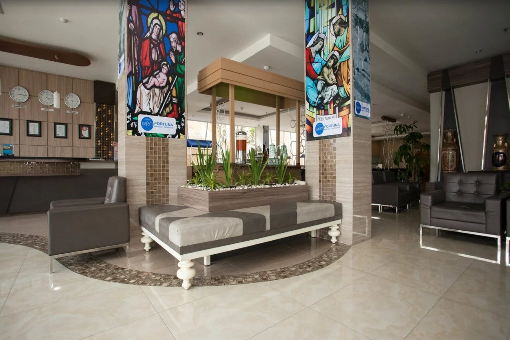 Lobby & Reception
