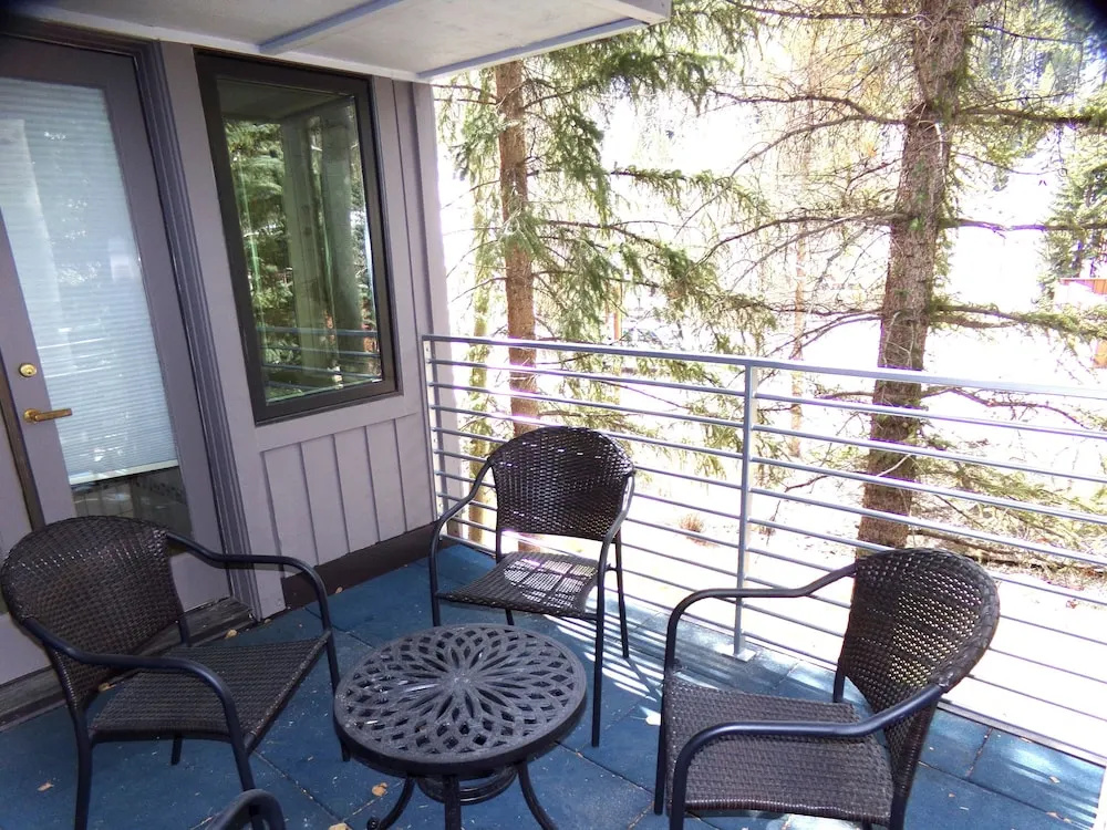 Chateau DuMont Oversized 2 Bed 2 Ba CDMR