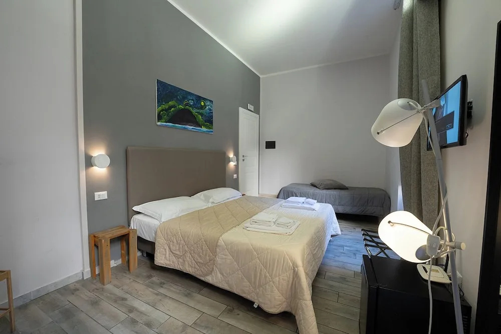Standard Quadruple room with courtyard view