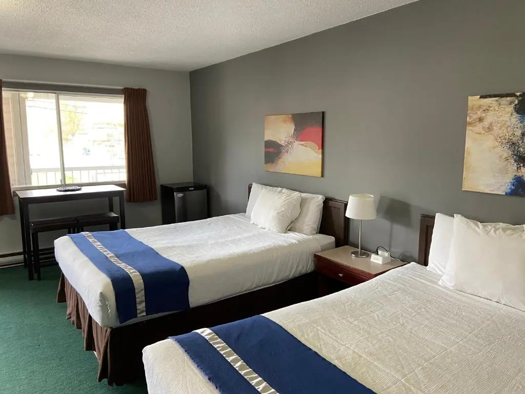 Deluxe Double room (full double bed)
